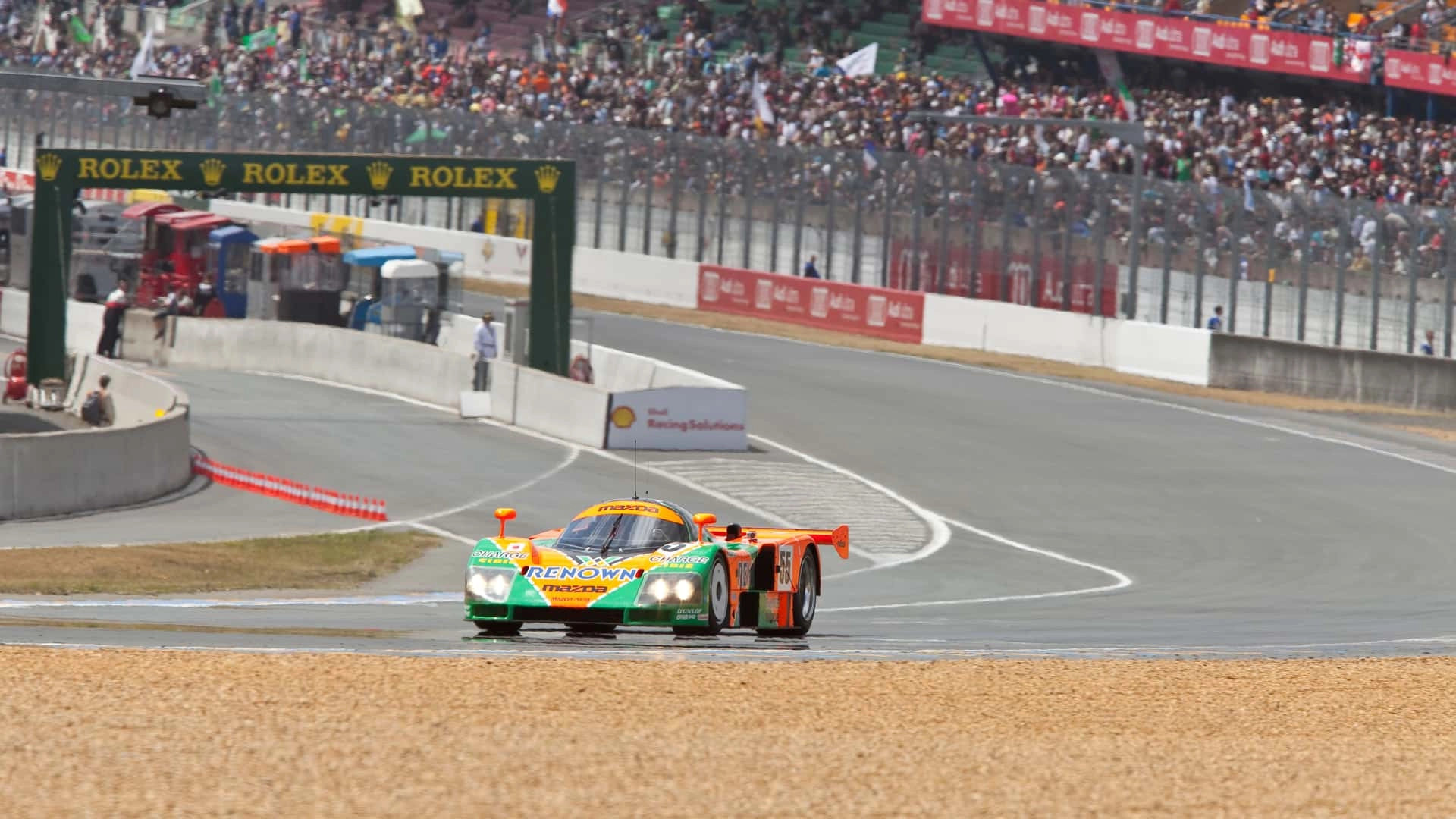Mazda 787b im vorprogramm der 24 stunden von le mans 2011 (1)